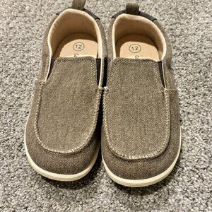 Kids Cat & Jack tan slip on boat shoes C12